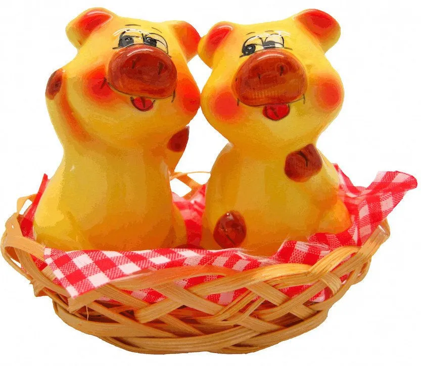 Animal Salt and Pepper Shakers Pigs Basket