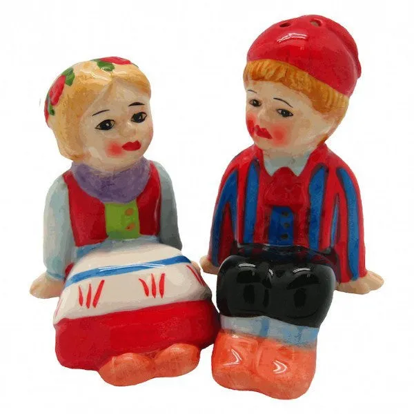 Cute Salt and Pepper Shakers Scandinavian Sitting Couple
